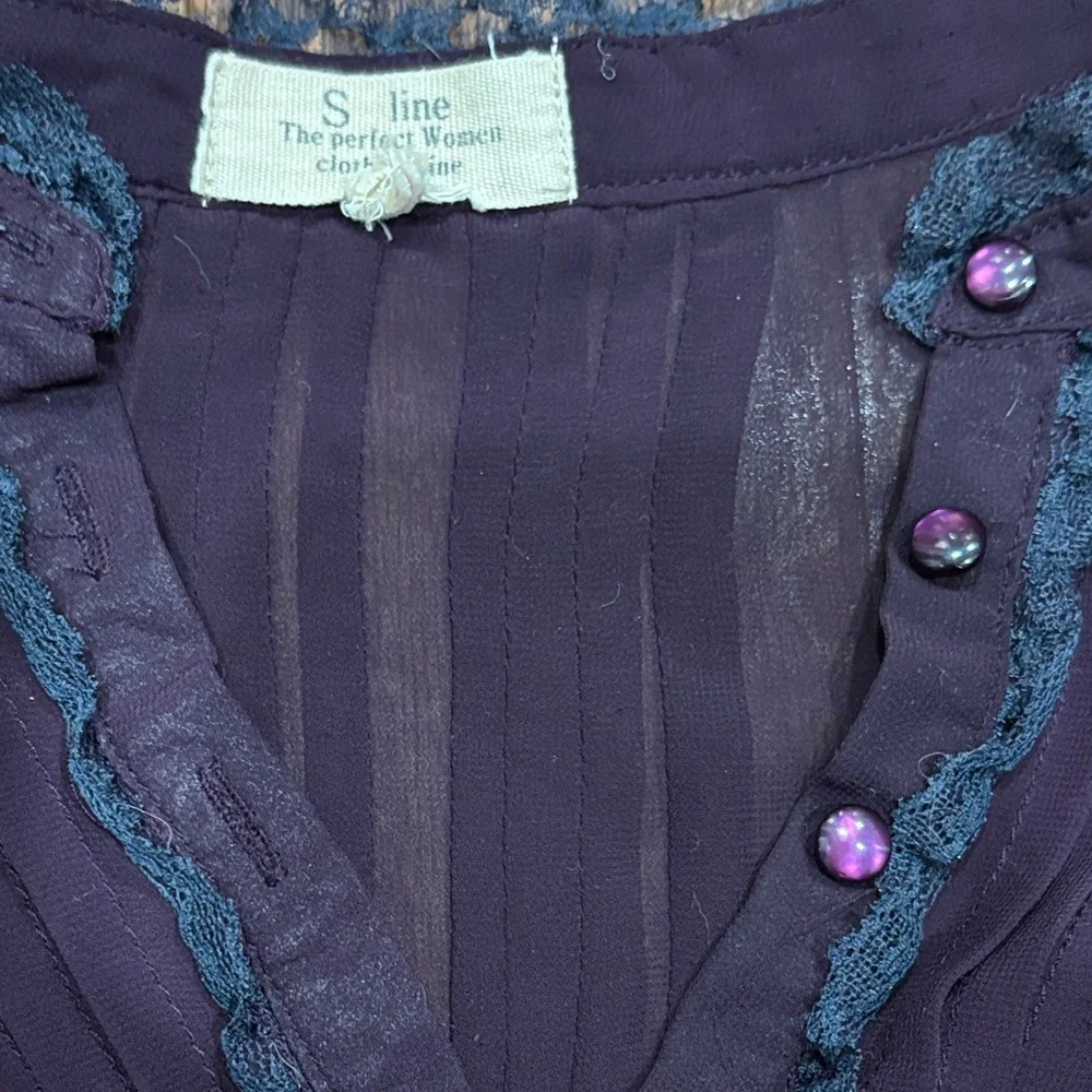 Sheer ruffled sleeveless blouse - Picture 2 of 4